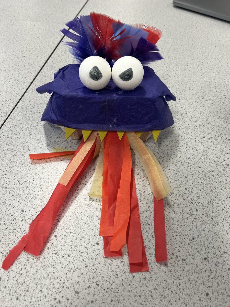 Miss_Dineley's tweet photo. Another day full of practical teaching ideas @MorayHouse. Today we were exploring Technologies through the contexts of pneumatic dragons vs knights and smoothie making.
#UoEPGDEp #DragonFail https://t.co/3B9Osfog8p