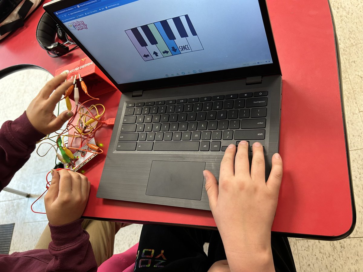 Heather Thomson tweet media