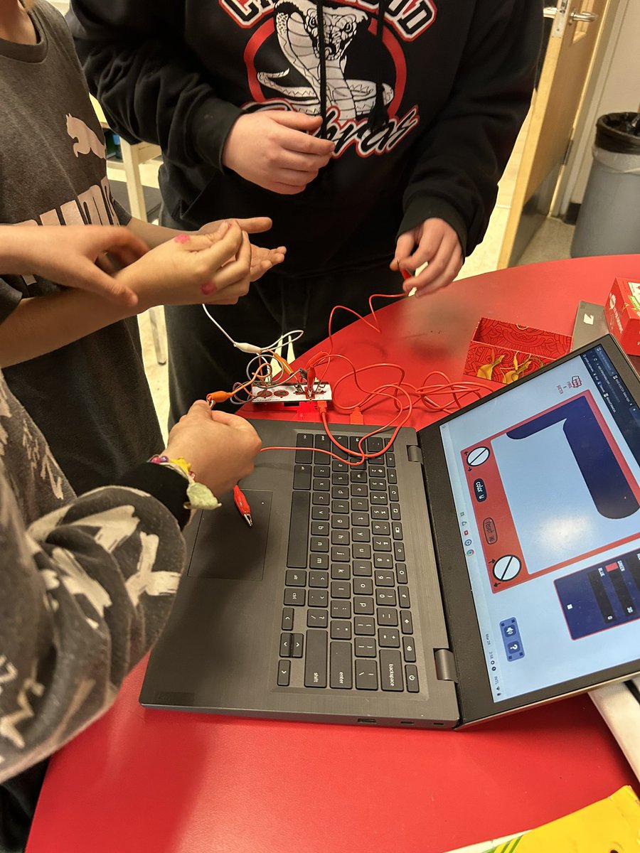 Heather Thomson tweet media