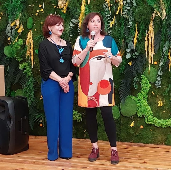 ArtesaniaRM's tweet photo. Todo un éxito la inauguración de la Exposición de cerámica #BotiArt de la artesana @VMaccorin
La puedes visitar hasta finales de abril en el Centro Regional de Artesanía de #Murcia https://t.co/Pp7ElSAOON