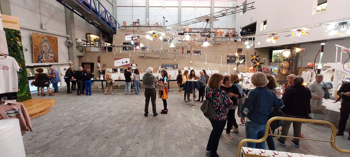 ArtesaniaRM's tweet photo. Todo un éxito la inauguración de la Exposición de cerámica #BotiArt de la artesana @VMaccorin
La puedes visitar hasta finales de abril en el Centro Regional de Artesanía de #Murcia https://t.co/Pp7ElSAOON