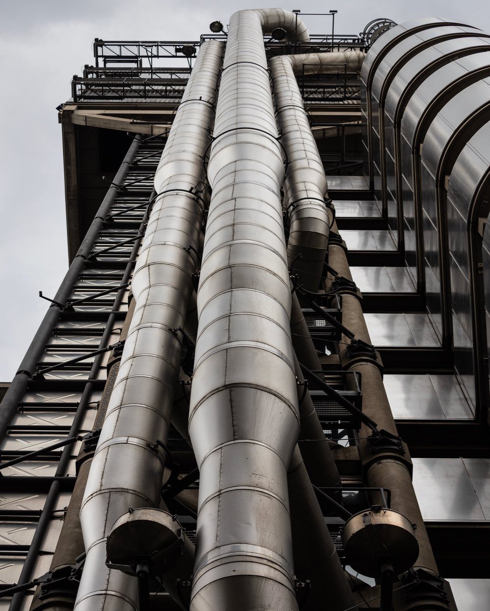 #lloydsbuilding #insideoutbuilding #hightecharchitecture #lloydsoflondon #insideout #industrial #industrialdesign #industrialphotography #landscape #londonarchitecture #landscapephotography 
#urbanphotography #urbanlandscape #architecture #urbanlandscapephotography