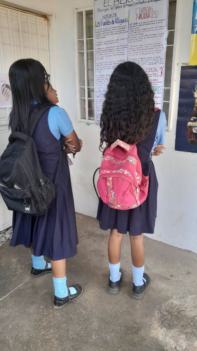 elbusTV's tweet photo. El periodismo offline tiene un efecto que atrae a lectores jóvenes y adultos. En un papelógrafo de #ElBusTV no solo consiguen noticias hiperlocales, sino una cápsula informativa de lo que pasa en el país y en el mundo.

Así de variada es nuestra audiencia🚍 https://t.co/lf7xcsMpSb