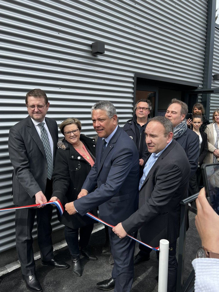 David Megherbi (@david_megh) on Twitter photo Inauguration de la maison de la jeunesse de #Breuvages par Mr le Maire en présence de Mr le Sous-Préfet d’arrondissement de #Valenciennes et Mr le Président de la <a href="/Valmetropole/">Valenciennes Agglo</a> Mr <a href="/LauDegallaix/">Laurent Degallaix</a> au cœur du #QPV Fénelon. Pôle emploi Anzin sera là pour les jeunes de la structure 👍 Inauguration de la maison de la jeunesse de #Breuvages par Mr le Maire en présence de Mr le Sous-Préfet d’arrondissement de #Valenciennes et Mr le Président de la <a href="/Valmetropole/">Valenciennes Agglo</a> Mr <a href="/LauDegallaix/">Laurent Degallaix</a> au cœur du #QPV Fénelon. Pôle emploi Anzin sera là pour les jeunes de la structure 👍