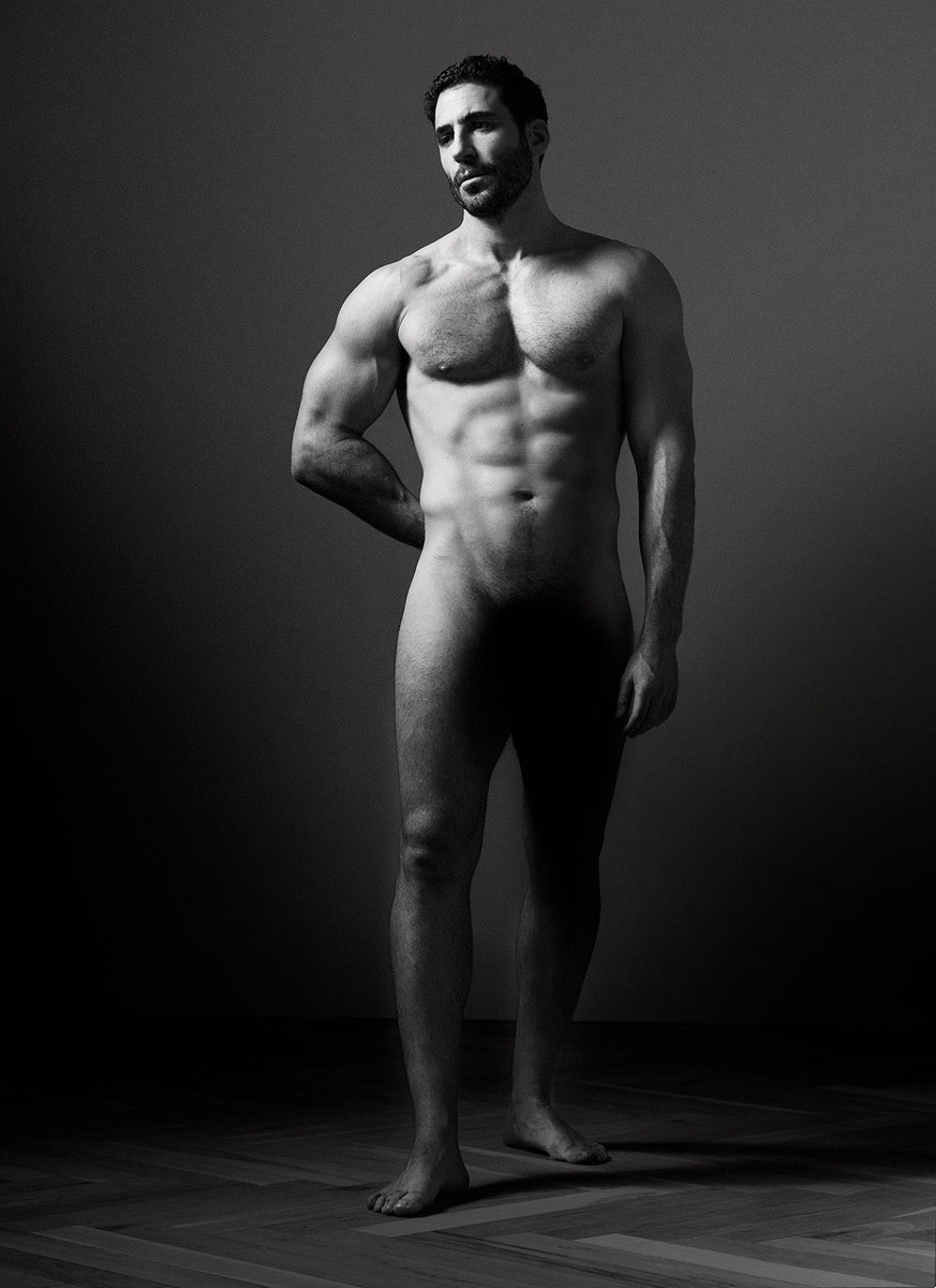 LaOreja_TV's tweet photo. Miguel Ángel silvestre #hermanss https://t.co/MogB3HJxCj