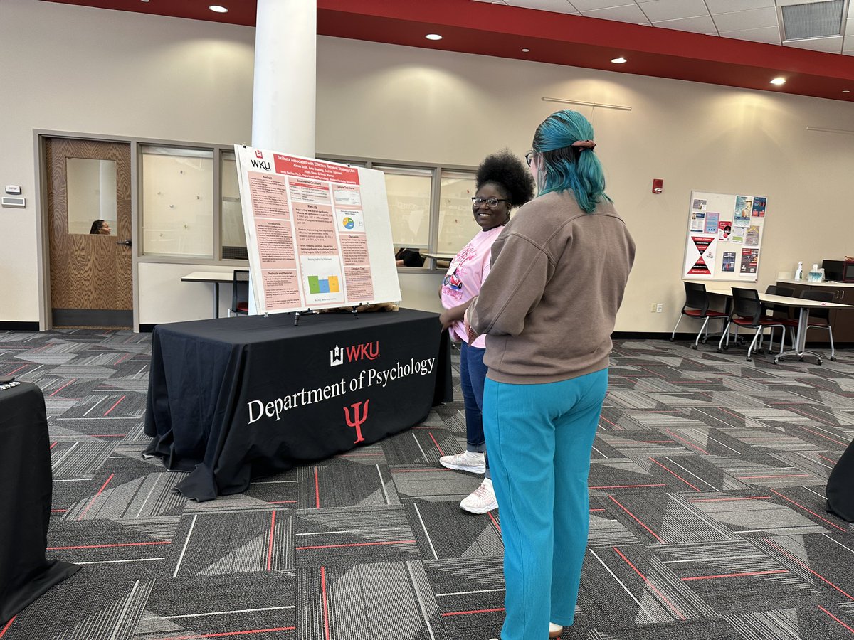 WKUCEBS's tweet image. Our CEBS students have been working on amazing research and they want to share it with you! Stop by and learn something new and get some free popcorn! We’re in the Student Success Center until 4PM.🍿#wku #appliedresearch