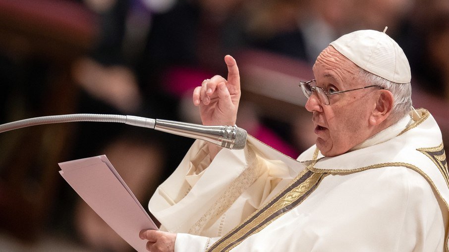 ultimosegundo's tweet photo. Papa Francisco é internado com infecção respiratória, diz Vaticano → https://t.co/NuSELQvHyD https://t.co/VbTefy1zzy