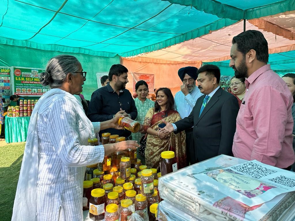 ManageHyd's tweet photo. #MANAGE & MA&FW GoI held #Awareness on #Agripreneurship #Exhibition for #FarmWomen 28/3/23 #PAMETI #Ludhiana 350 farm women & agripreneur from 23 #Punjab District attended 20 women showcased products @AgriGoI @MediaCellMANAGE @chandraagri @SecyAgriGoI @Sampraveen0406 @likhi_dr https://t.co/gvQMDKsMJF