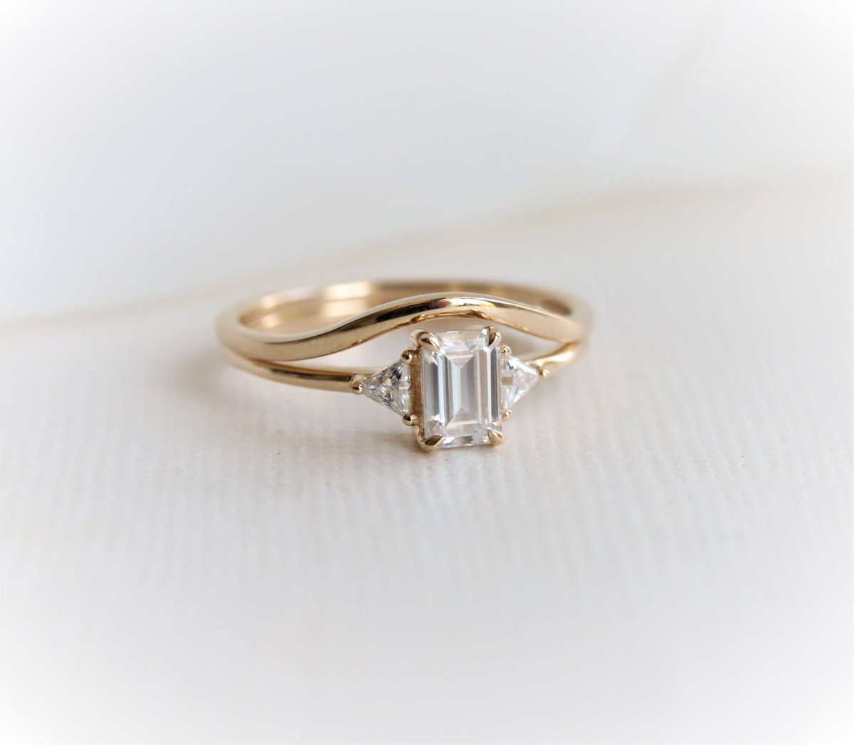Swipe for 3 ways to stack an emerald cut ring! 💍✨ 

#emiconnerjewelry #ecjewelry #ecjengaged #diamonds #diamondring #diamondengagemenrring #artdecodiamondring #diamondhaloring #labdiamond #diamondweddingband #diamondweddingring #diamondweddingbandstack