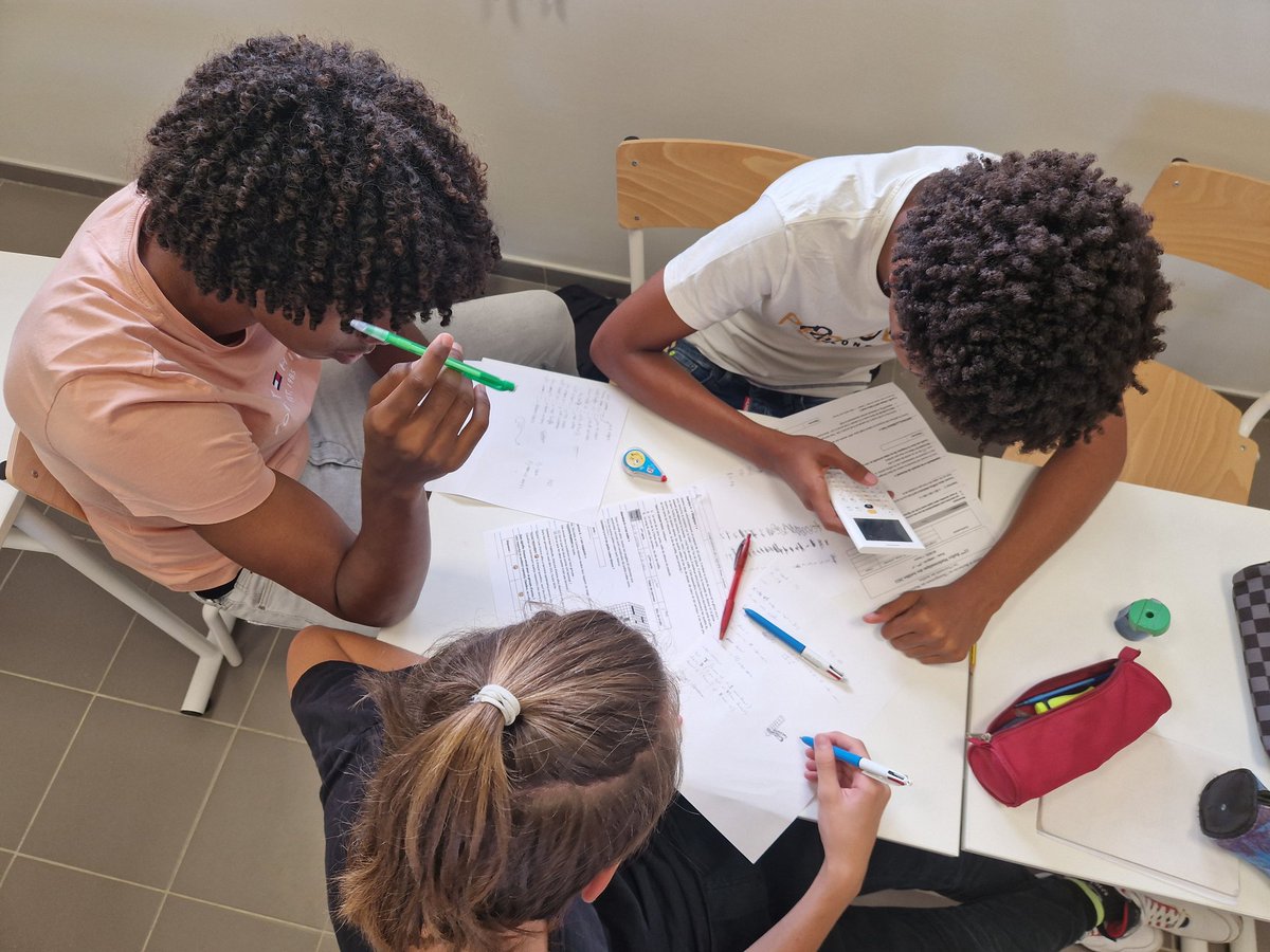VICTORINChrist5's tweet photo. Finale lycée  rallye mathématiques @PromoMaths @ManmzelSandra @acmartinique https://t.co/gvA5MgEeff
