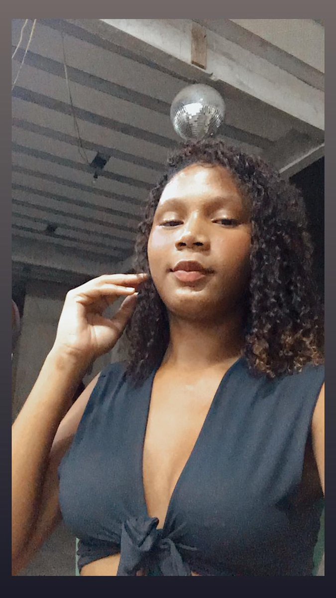 Bellabiia1's tweet photo. Tudo meu nd delas sou mas eu na ida e na volta um bj😘🥰 https://t.co/hc4LYRukxB