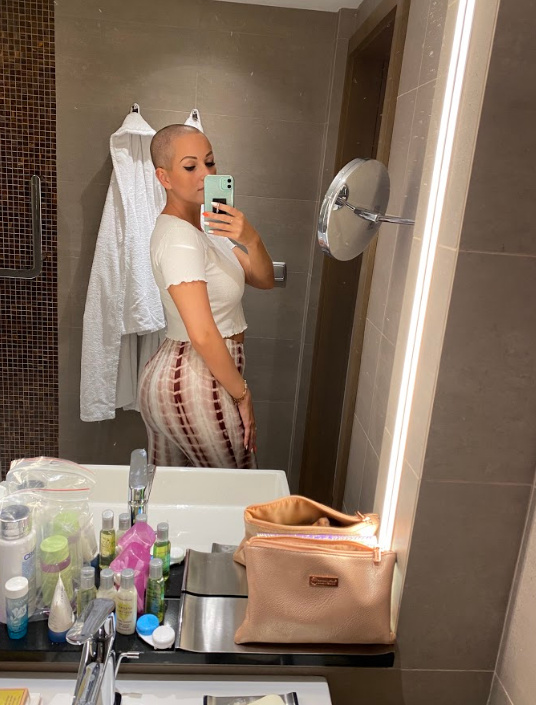 yourleacook's tweet photo. Freshly shaven, ready for action👿😘🐈
#bikini #abs #tan #natural https://t.co/PYOmgpIH5q