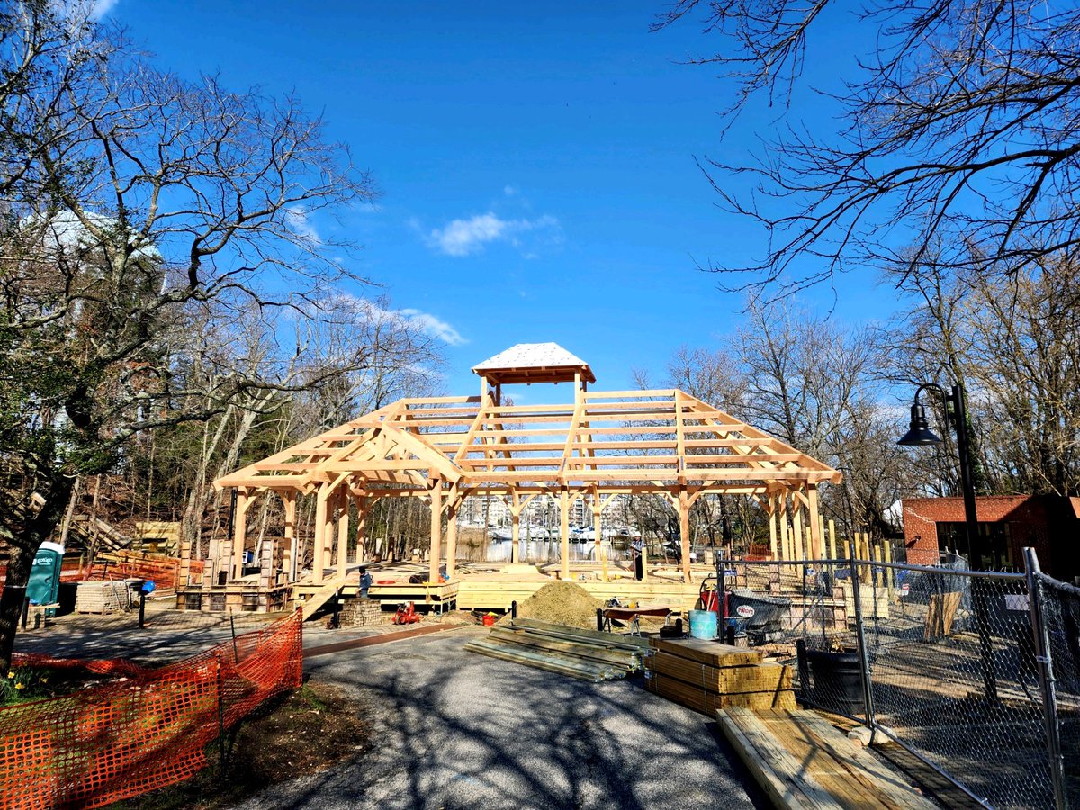 The new Merrill Family Pavilion timber frame is up at AMM's Park Campus! Stay tuned for 2,500 square feet of pure BEAUTY... 
#annapolismaritimemuseum #parkcampus #pavilion #education #educationcenter #museum #park
