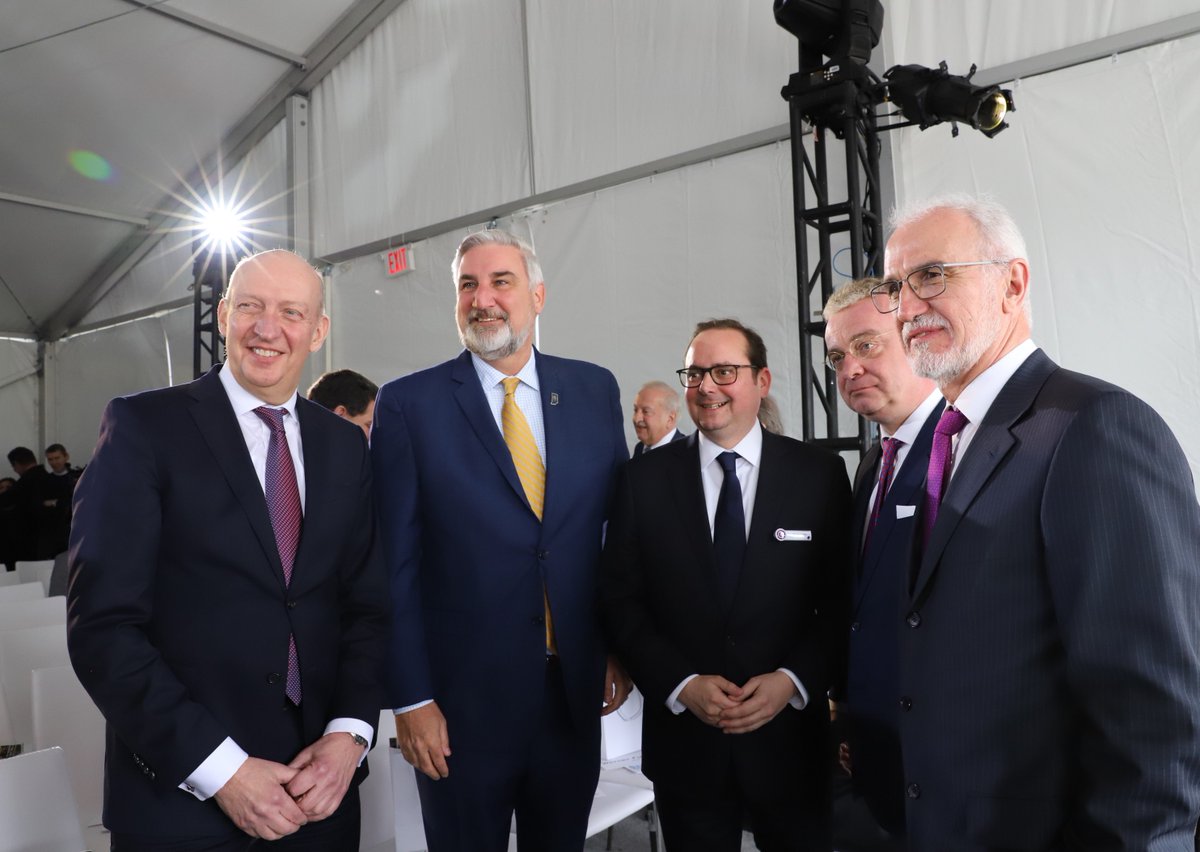 We're excited to join <a href="/Evonik/">Evonik</a> and <a href="/EvonikN_America/">Evonik North America</a>
today as the company breaks ground on an expansion of its Lafayette, Indiana production facility. This growth will create 80 highly skilled, high-wage jobs by the end of 2025. Learn more: bit.ly/3ZsINRF