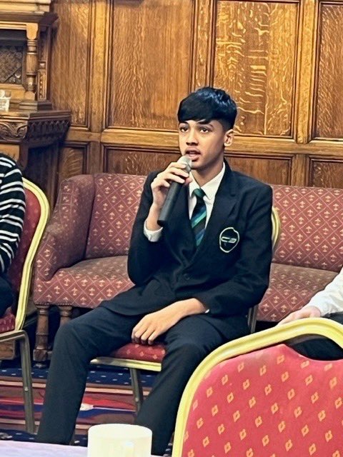 CarltonBolling's tweet photo. We are so proud of the 4 Yr10 boys who spoke so brilliantly to a group of businesses about their experiences visiting local businesses to gain invaluable knowledge @SkillsHouseBfd Thank you to all the businesses that allowed our students to visit #ambition #CarltonEdge💎 https://t.co/rHdXJgOnfK