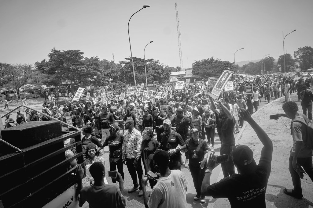 OselokaHObaze's tweet photo. In pressing matters of National Interest, the citizens of a nation must stand up and speak up; otherwise inalienable rights and ordered liberties will be truncated. Save Nigeria's Democracy. https://t.co/Hc0lVwq3Bd