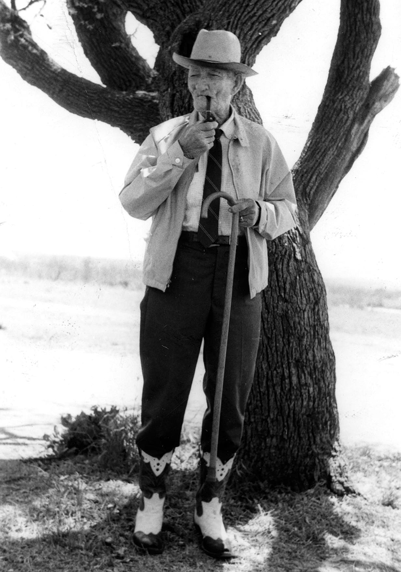 TracesofTexas's tweet photo. A.J. "Jack" Dragoo of Brady, Texas in April, 1968.  A.J. was 99 years old when this photo was taken and lived for two more years, dying in 1970 at the age of 101. He was born in Round Rock in 1869 and had been a trail driver, Texas Ranger and deputy sheriff. He was credited with ending cattle rustling in 14 Texas counties: Tom Green, Upton, Sutton, Irion, Menard, Kimble, Mason, Edwards, Val Verde, Crockett and Brewster. "A.J." stood for Andrew Jackson. What a face he has! And can you imagine being born right after the Civil War and living to see a man land on the moon?

Photo courtesy The Portal to Texas History .