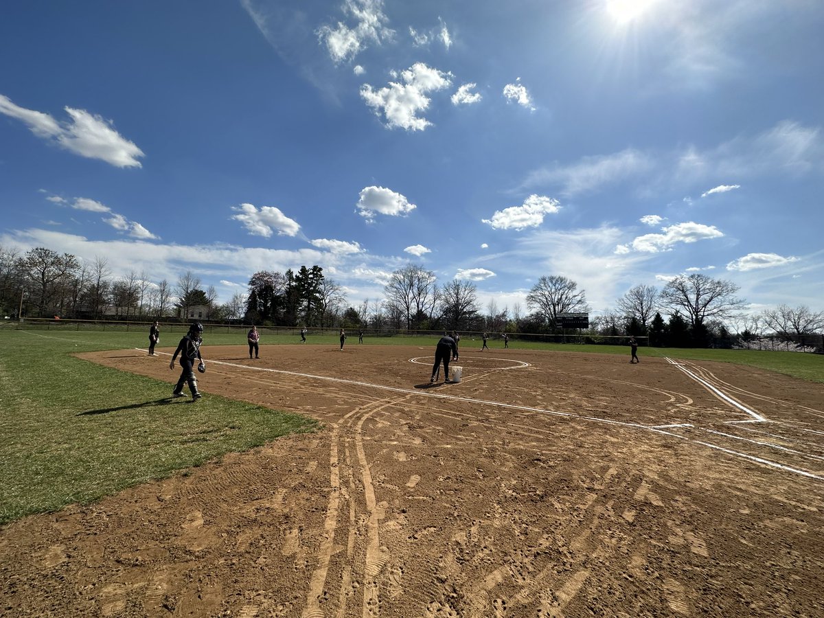 CoachTanyaRM's tweet photo. #RMTF hosting @WWHSAthletics & @QOAthletics this beautiful afternoon! @Rocket__Nation come out and support them OR JV πβΎοΈπ₯ who is hosting QO!! πππ€β₯οΈπ @RocketsSportsRM @RMHS_principal @RMathleticboos1 @CoachSchools32 @realNChammer @RMHS_VSoftball @Coach_Gottlieb https://t.co/B0mwIKoSf7