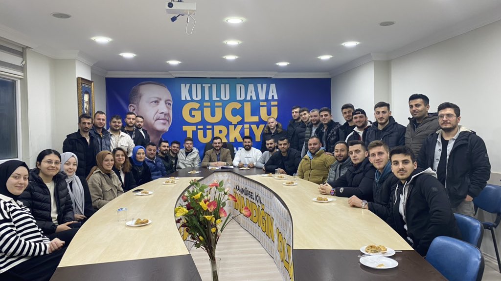 Haftalık olağan yönetim kurulu toplantımızı İl yöneticimiz İlhan ŞAHİN’in katılımları ile gerçekleştirdik.
Hayırlara vesile olsun…

#BirlikteGüzeliz
#BizimAilemizBirBaşka
#TürkiyeYüzyılı🇹🇷
#ENGÜÇLÜDESTEKGENÇLERDENGELECEK