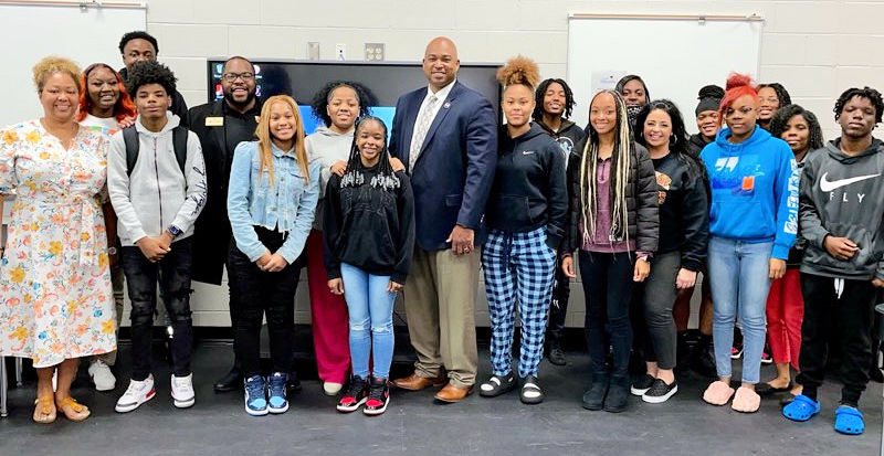 WHS_Seminoles's tweet photo. BCSD Board President and Seminole alumnus Juawn Jackson joined students, staff, & parents for today’s “Westside On The Table” Conference. Participants focused on ways to facilitate positive change in the school & community. @BibbSchools
#BibbVIP #Built4Bibb #OnTheTableMacon https://t.co/8HBi8vCdbI