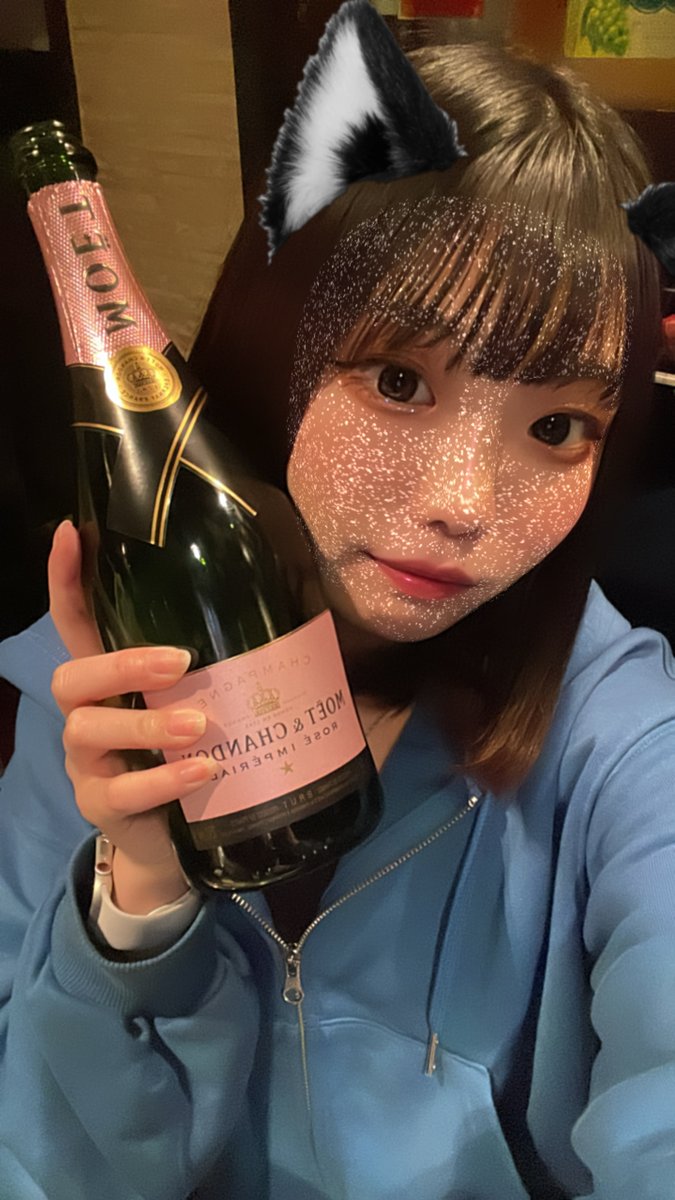 BianbarL's tweet photo. 3月30日 (木)

出勤メンバー
つき　20:00~5:00
ゆい　20:00~5:00

営業時間【20:00~5:00】 https://t.co/81rSjhtd8y