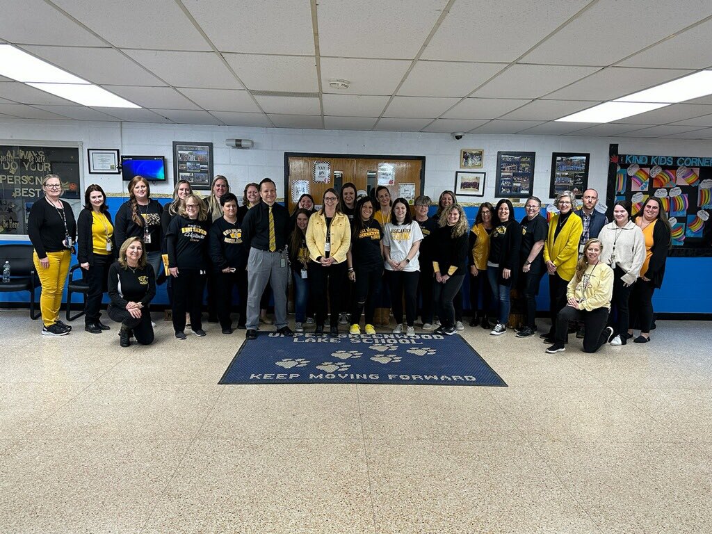 💛🖤 All of us, together 💛🖤 @Principal_UGL <a href="/daniel_novak_WM/">Daniel Novak</a> <a href="/uglpta/">UGLPTA</a>  #wmhometownpride