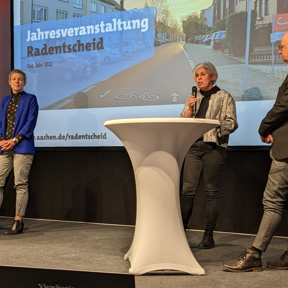 Gestern waren wir zusammen mit <a href="/radentscheid_bn/">Radentscheid Bonn</a> bei der Jahresveranstaltung der Stadt Aachen und haben uns für #Sofortradwege eingesetzt. 

Mit Sofortradwegen wird der #Radentscheid endlich durchgängig erlebbar und das Radfahren für alle sicherer