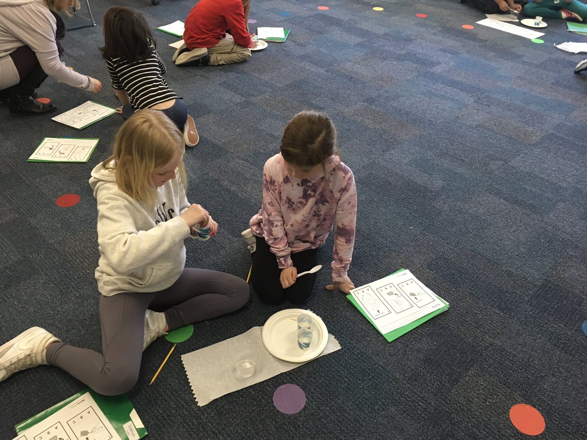 GleasonLakeWPS's tweet photo. 2nd grade is learning about the different properties of soil! https://t.co/G76HYzyFN8