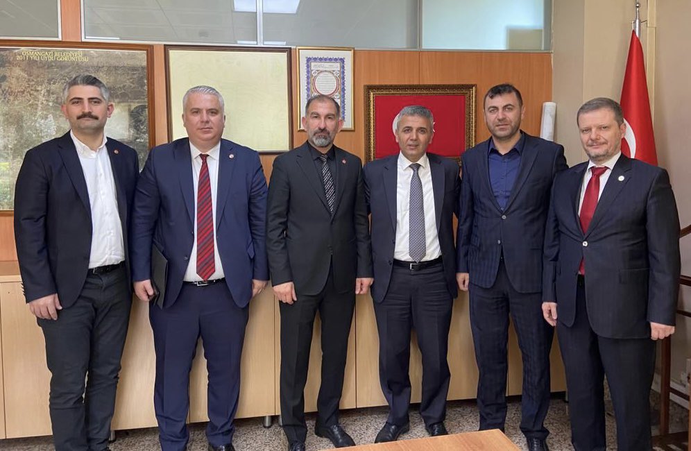 BursaTSO's tweet photo. 🔴BTSO 5️⃣4️⃣’üncü Meslek Komitesi (#Gayrimenkul) Meclis Üyelerimiz İsmail Duyar ve Göksel Birsen, Komite Başkanımız Özkan Aydemir, Komite Başkan Yardımcımız Serkan Üçdal ve Komite Üyemiz Çağatay Gümüşyay @OsmangaziBLD İmar ve Şehircilik Müdürü Ahmet Donbaloğlu’nu ziyaret etti.✅ https://t.co/qc4KXsx2pu
