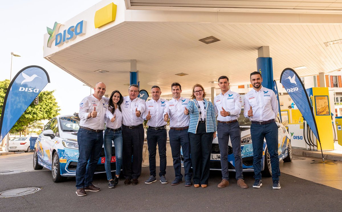 motorenlinea_es's tweet image. 🔵La presentación de las dos nuevas formaciones que compondrán el equipo junior y la confirmación, un año más, del proyecto liderado por Enrique Cruz y Yeray Mujica🍀, han centrado el motivo del acto celebrado en el día de hoy en Tenerife. motorenlinea.es/articulo-16556…