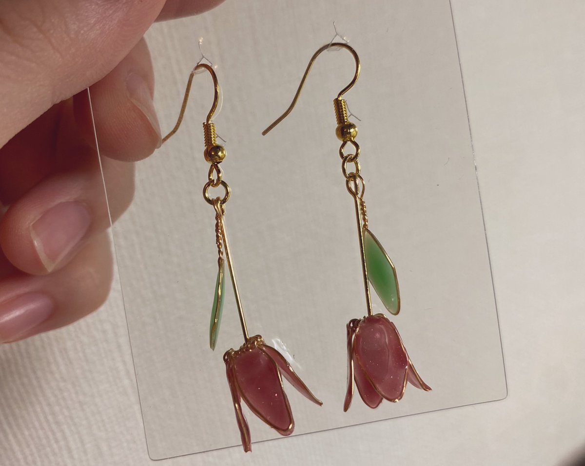 kokuria's tweet photo. 母親に頼まれたチューリップピアス、めっちゃ時間かかった😂中は見えないけどパールっぽくした。あと茶々丸赤ん坊ピアス作ってみたけど需要ないだろうから自分用にするww https://t.co/mN7c3KHEs4