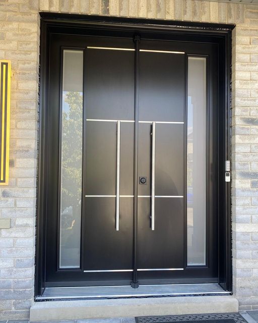 NorthviewWD's tweet image. A #doubledoor from the Contemporary #EntryDoors collection that we recently installed for our customers in Milton. This is a Steel door with two sidelites in a strict linear design. northviewcanada.com/contemporary-e…
#frontdoors #toronto #ontario #constructiontoronto #doorsontario