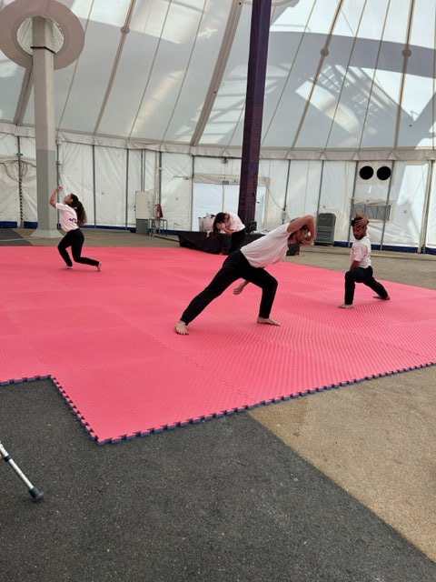 EscolaElPuig's tweet image. Avui els nois i noies de la Promoció Frida kahlo de 4t d’ESO, hem anat al #STEAMForum, una proposta de @EEBE_UPC de @la_UPC. Una matinal anual de ciència i tecnologia, dirigida a 4t d’ESO i Batxillerat, amb activitats de biologia, química, tecnologia, física i matemàtiques.