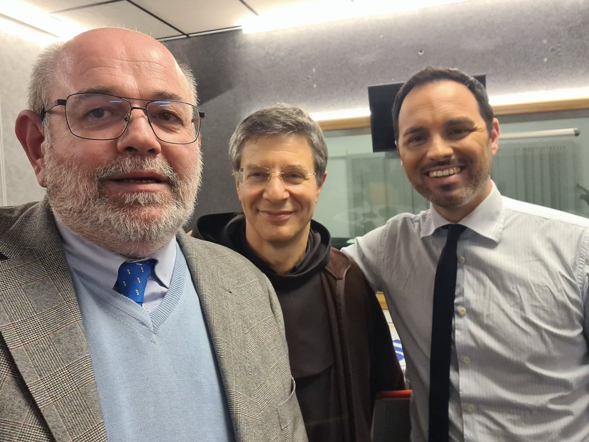 lanzigiuseppe's tweet photo. Bello essere In cammino con P. #GiuseppeBuffon @PUA_Antonianum ed @enricoselleri a @TV2000it! Spero sia passato il concetto delle #comunitàenergetiche (ormai nelle varianti #cer, #cers e #cerp) e cosa sia il @Progettolucensis
Ora verso la stazione che #trottolanzi torna a casa https://t.co/Xzg0Qhe9VT
