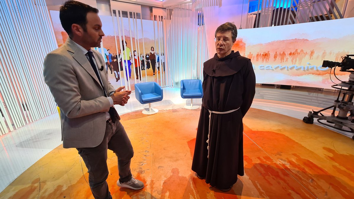 lanzigiuseppe's tweet photo. Bello essere In cammino con P. #GiuseppeBuffon @PUA_Antonianum ed @enricoselleri a @TV2000it! Spero sia passato il concetto delle #comunitàenergetiche (ormai nelle varianti #cer, #cers e #cerp) e cosa sia il @Progettolucensis
Ora verso la stazione che #trottolanzi torna a casa https://t.co/Xzg0Qhe9VT