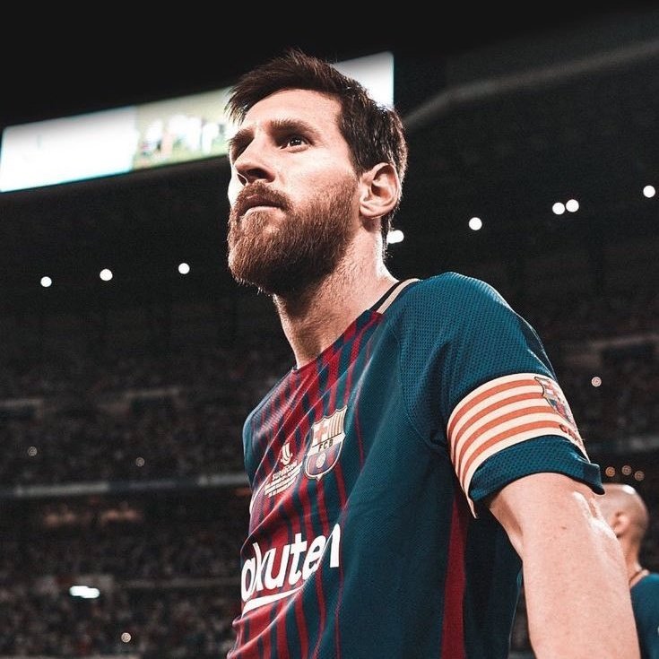 Hình ảnh Messi đầy khí chất, cá tính và tự tin đang chờ đón bạn khám phá. Sẵn sàng chiêm ngưỡng tài năng của một trong những cầu thủ vĩ đại nhất thế giới chưa?