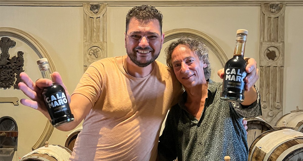 👏 En #OlivicolaLaur recibimos a #JavierCalamaro, quien embotelló y etiquetó su #acetobalsámico y #aceitedeoliva premium elaborado por nuestro enólogo Gabriel Guardia.

familiamillan.com/calamaro-en-la…