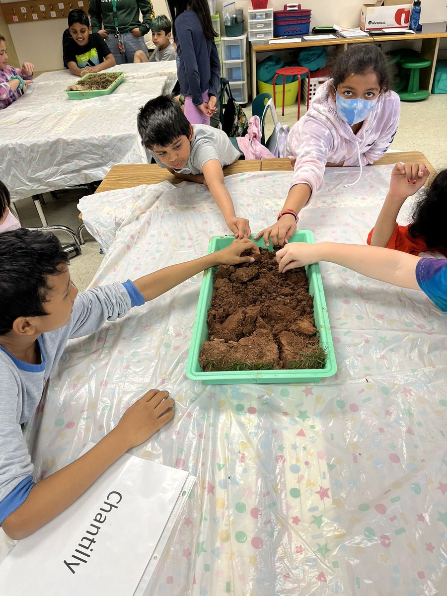 MrsNicholsonGBW's tweet photo. Soil presentation by Green Spring Gardens. Awesome in-house field trip! 🪴#GBWpride #FCPA  #GreenSpringGardens https://t.co/BZdzQrBy0x