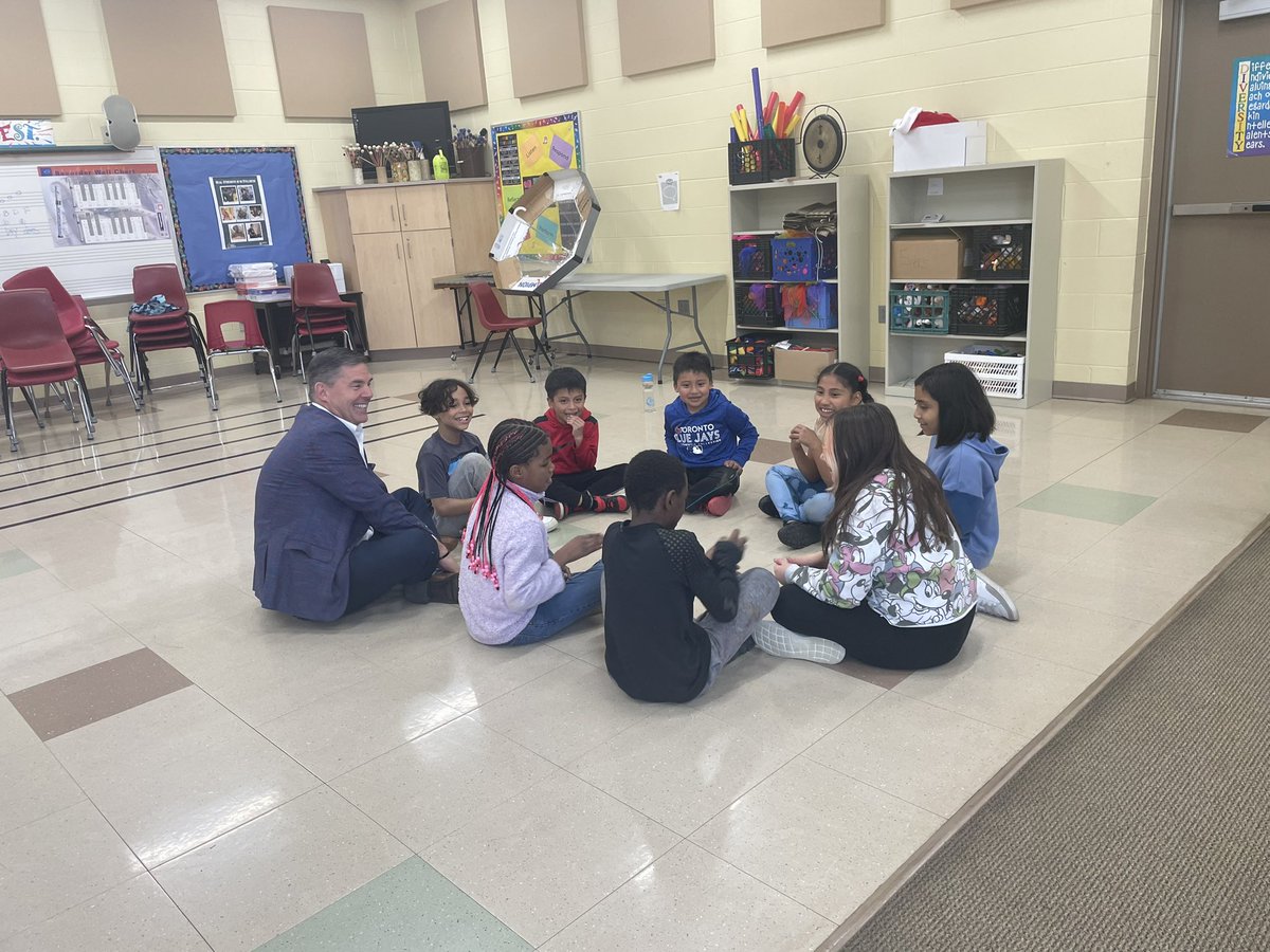 Mr. Burton stopped by the music room to play an Easter egg instrument game with 3rd grade for music in our schools month. You can tell lots of fun was had by the smiles! 😁 @VikingDiffSuper @savethemusicfdn #musicinourschoolsmonth #vikingdiff