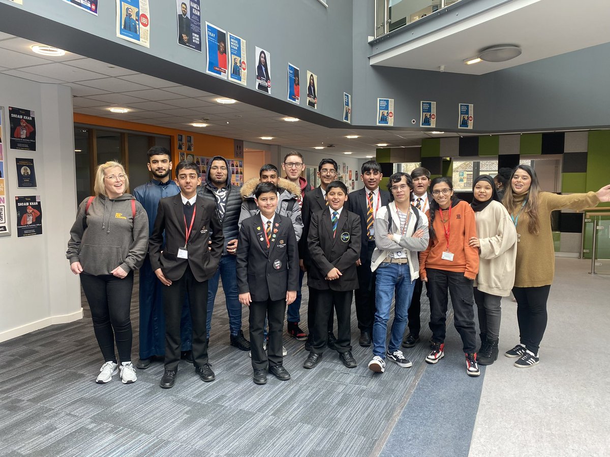 CarltonBolling's tweet photo. Next Gen Leaders spent the day raising awareness amongst young drivers at the University of Bradford today. Our Leaders ran an informative and engaging workshop which really has left a long lasting impact on many University students! #leadership #CarltonEdge💎 https://t.co/6zLc4alFmq