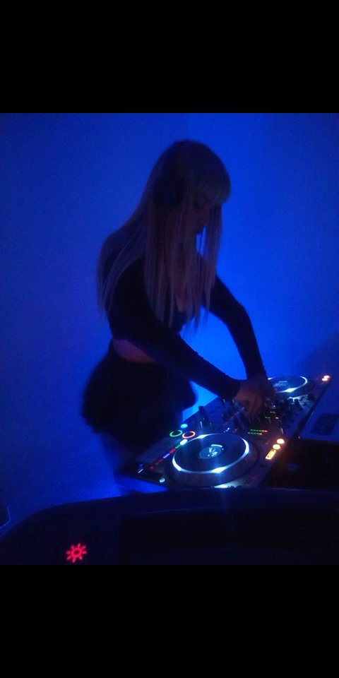 Abril 8 - 10pm - Club 77