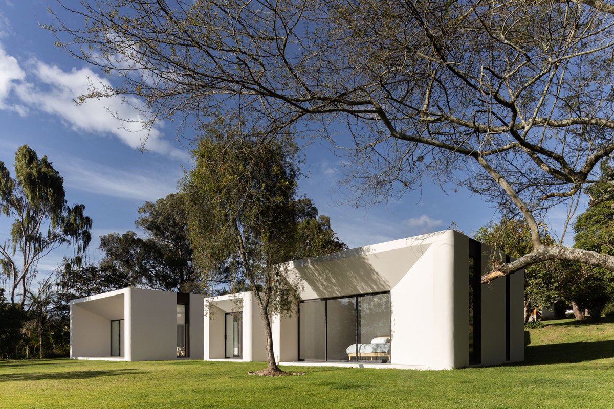 Arqenblanco's tweet photo. Casa Magnolia - nicolás&amp;nicolás + Caá Porá Arquitectura 
Imagen: Nicolás Provoste
________________________________
#nicolas&amp;nicolas #caapora #nicolasprovostefotografia #nicolasprovoste #puembo #arquitecturaecuador #arquitecturaenblanco #arquitectura #architectureinwhite https://t.co/110HtOslEH