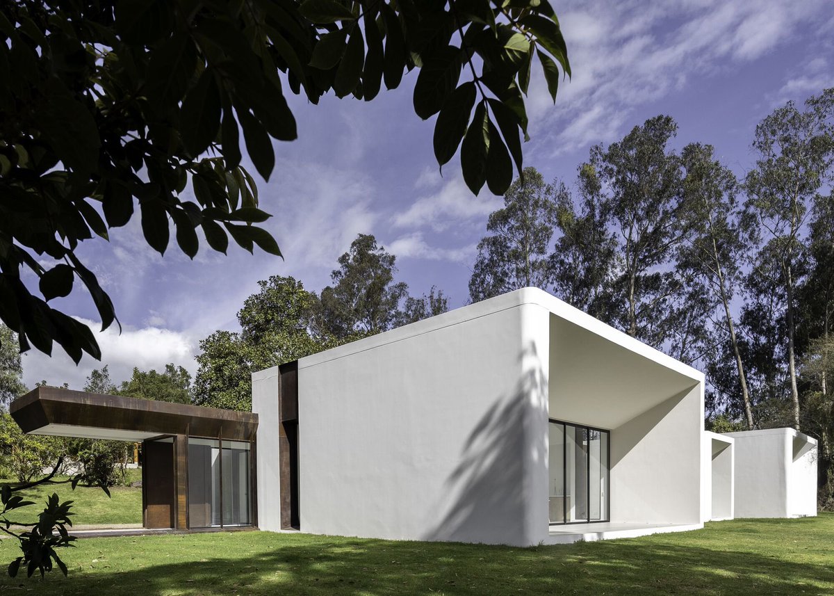 Arqenblanco's tweet photo. Casa Magnolia - nicolás&amp;nicolás + Caá Porá Arquitectura 
Imagen: Nicolás Provoste
________________________________
#nicolas&amp;nicolas #caapora #nicolasprovostefotografia #nicolasprovoste #puembo #arquitecturaecuador #arquitecturaenblanco #arquitectura #architectureinwhite https://t.co/110HtOslEH
