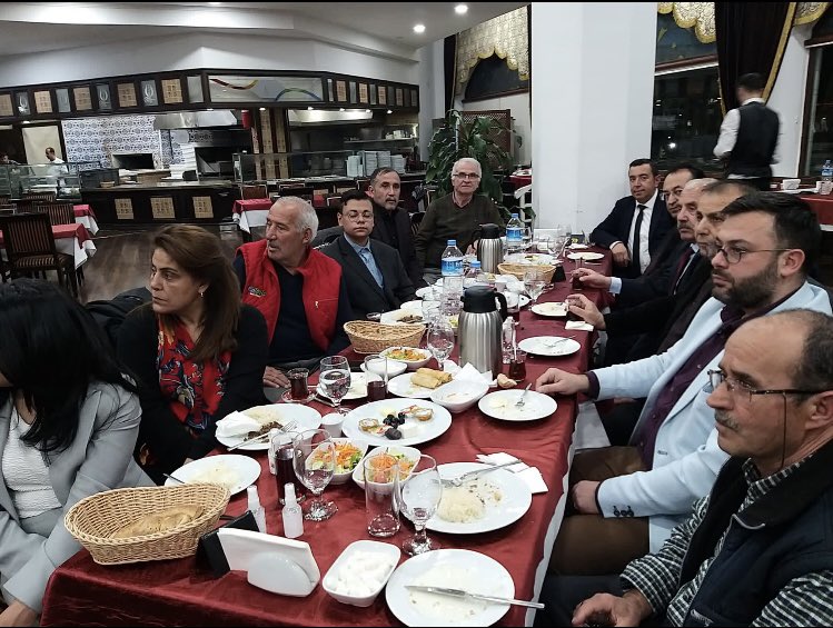 AkYaylaResmi's tweet photo. Mart ayı İlçe Danışma ,Mahalle Başkanları Toplantısı’na mahalle başkanımız Abdulkadir Çinkaya katılım  saglamıştır
#TürkiyeYüzyılı
#DurmakYokYolaDevam 🇹🇷💡
@hakanhanozcan @avzafercoktan @turgutaltinok06 @mimarSuleymanH @mstfsenn @Abdulkadirinka3 https://t.co/h7uJmlJYL5