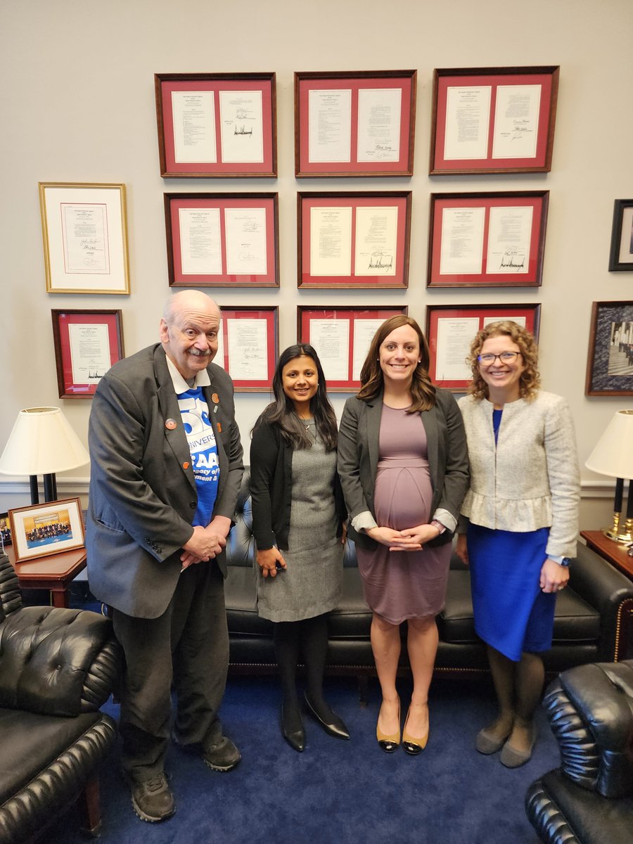 Thank you, for meeting with myself and #KidneyAdvocates from Emily Mace and@RepLarryBucshon @KidneyPatients & @ASNKidney on the 11th Kidney Health Advocacy Day to discuss funding kidney health innovation and research!
#KidneysOnTheHill, #AAKPforPatients