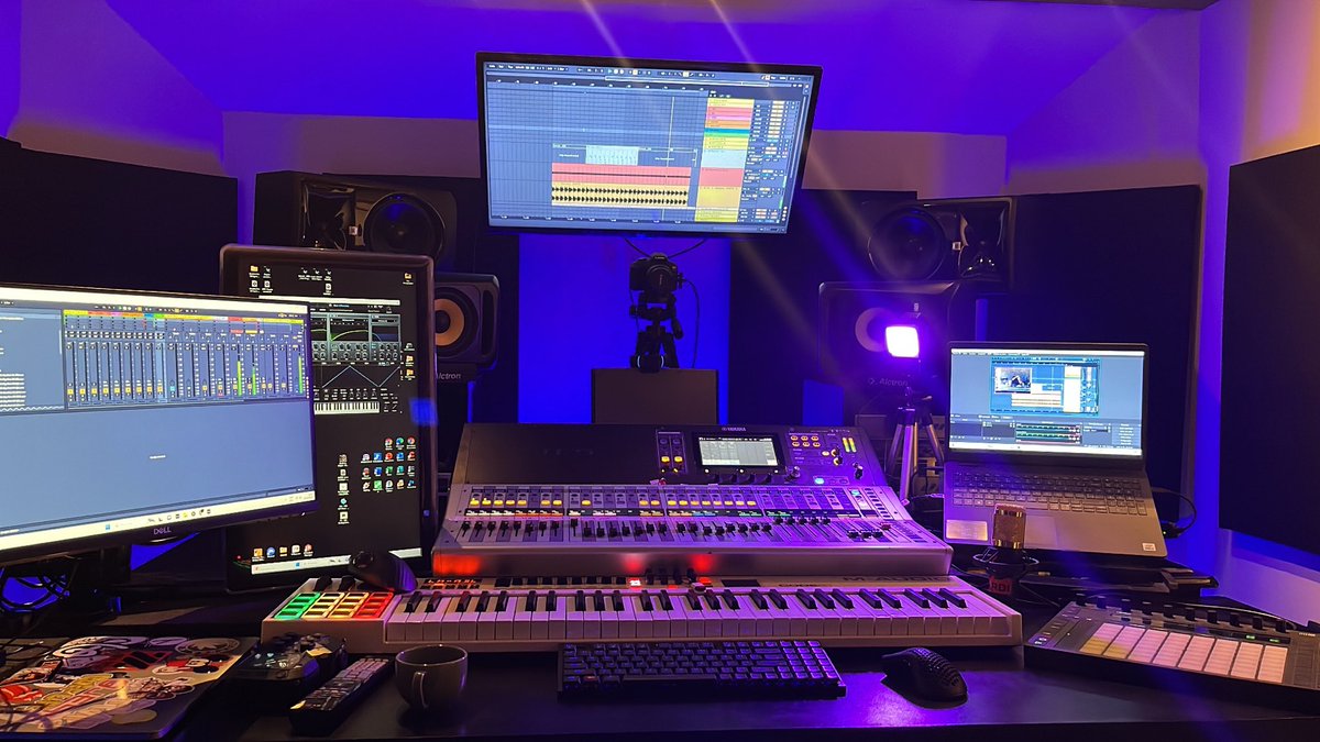 LibardiMusic's tweet photo. The Cockpit! 🎧🎹 #ship #spacex #libardi #music #studio #art https://t.co/W11gIx5q9i