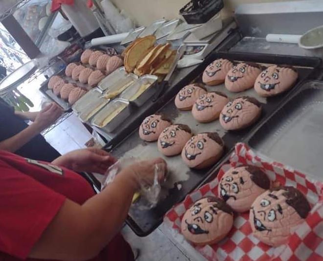 yafmveracruz's tweet photo. 👉 #Viral | Chabelo se nos fue, pero volvió ¡en forma de concha! 

La panadería "Kary", de Guadalajara, Jalisco, creó las #conchabelo en honor al actor y animador fallecido el 25 de marzo. https://t.co/EltOtw8XPA