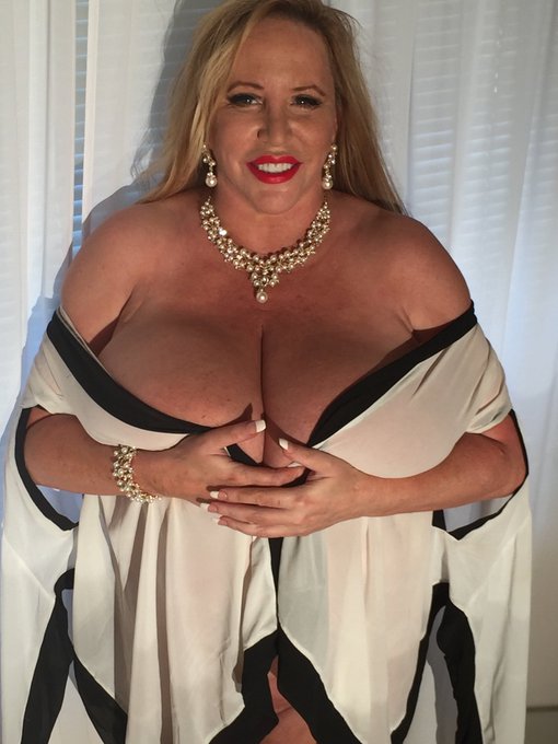 I just posted on.                            https://t.co/17hMkXrbOH and now it is still 40% off for<a href="/tag/bigtits"class="tags"><span>#bigtits</span></a><a href="/tag/hugenaturals"class="tags"><span>#hugenaturals</span></a><a href="/tag/europedichan"class="tags"><span>#europedichan</span></a>