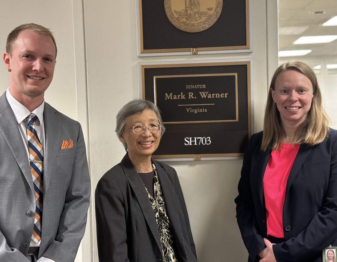 Delighted to meet with @MarkWarner’s staff and discuss the need for innovation and research for patients with #kidney diseases! #KidneysOnTheHill #KidneyAdvocates