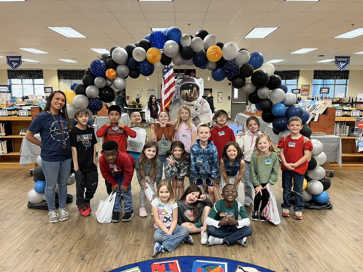 The_Katy_Croft's tweet photo. Book fair day!!! Thank you @librarylew and the wonderful volunteers for an amazing book fair experience! #Readingisoutofthisworld 🚀 🌎 💫 🌚 ⭐️ @CherokeeSchools @IndianKnollES https://t.co/LuubKNPpUp